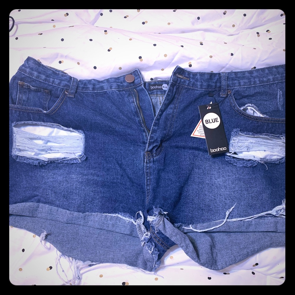 NWT Boohoo Blue Plus size distressed denim shorts